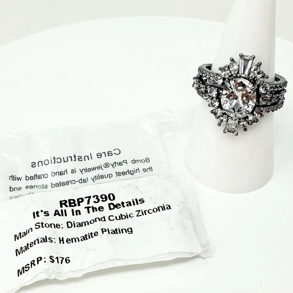 Bomb Party It's All in the Details Diamond Cubic Zirconia Halo Ring NWT Size 9 - Picture 3 of 4